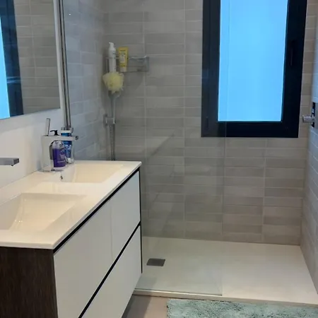 Angelique, 5 Bdr With Private Pool In Puerto Banus וילה